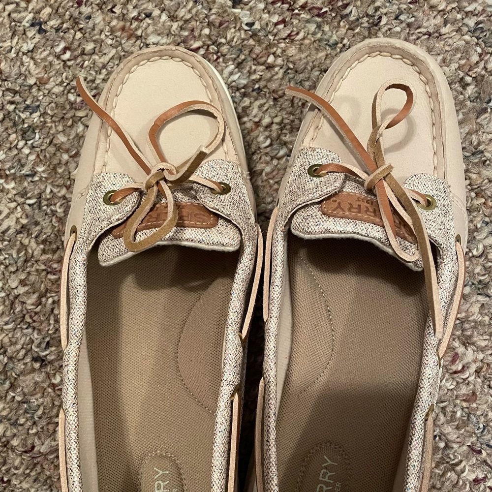 Woman sperry - Picture 2 of 4